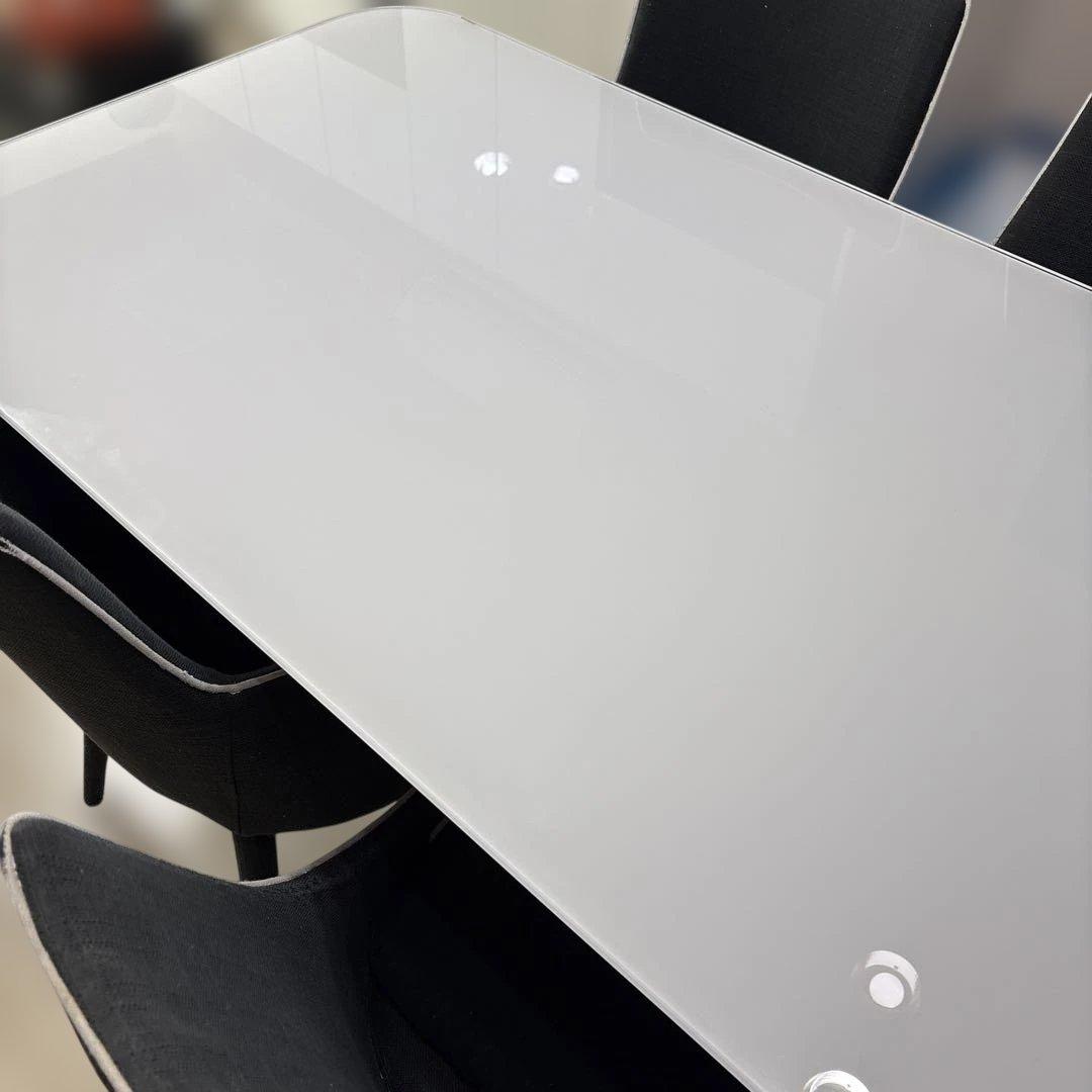 ホワイト　ダイニングテーブル