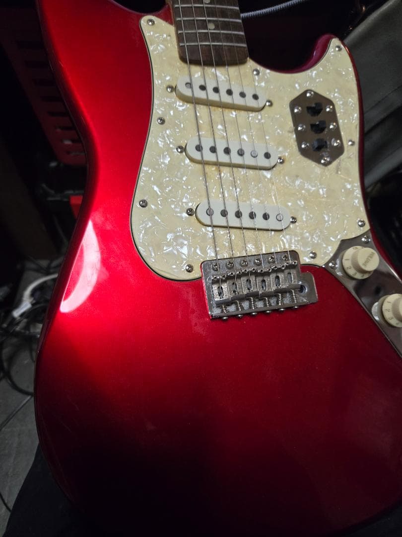 スクワイヤーサイクロン レッド 3ピックアップ - メルカリ