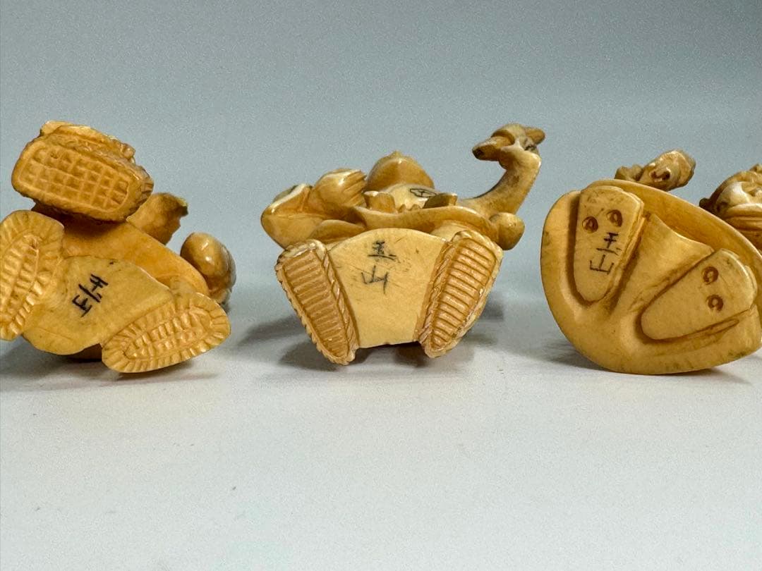 時代【 玉山 】造 細密彫刻 天然素材 牙 根付 からくり顔 僧侶他8体まとめ