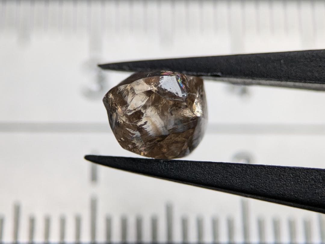 天然ダイヤモンド原石（蛍光あり） 1.875カラット