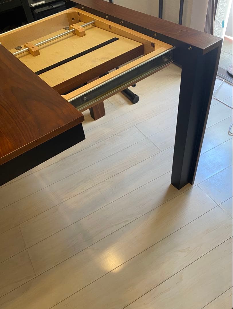 アルモニア　伸縮式ダイニングテーブル