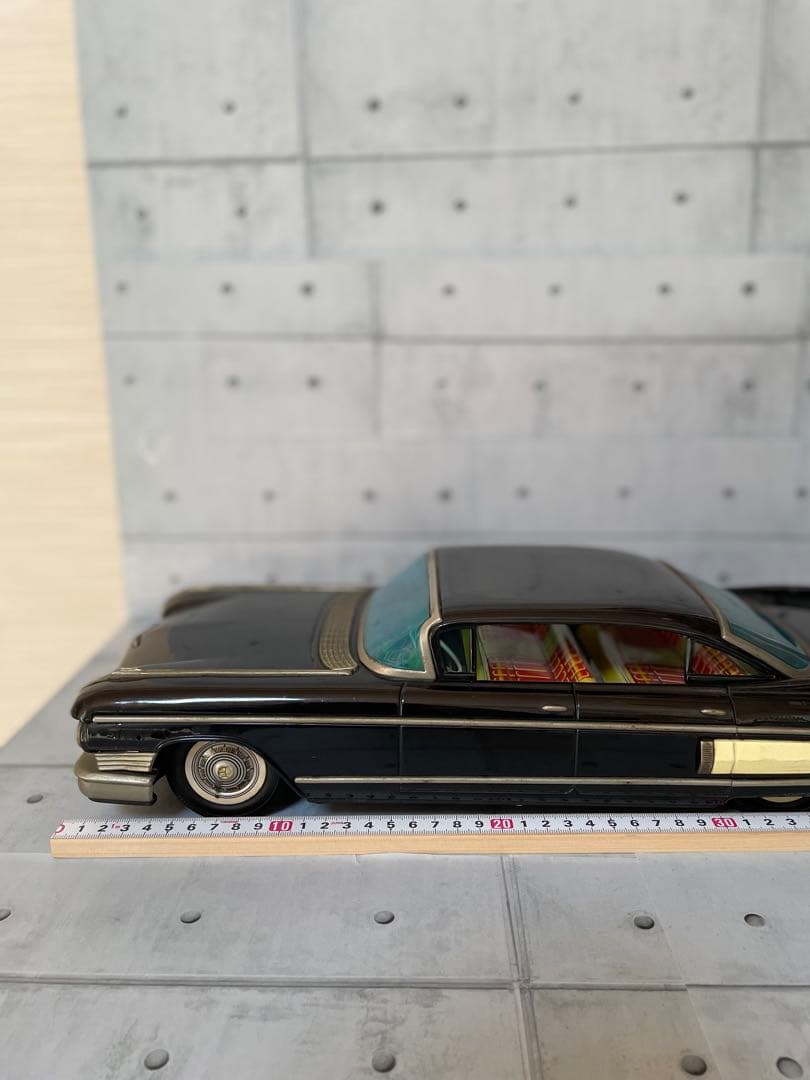 ヨネザワ　1960年代ブリキ大型キャデラック赤・黒2台460mm