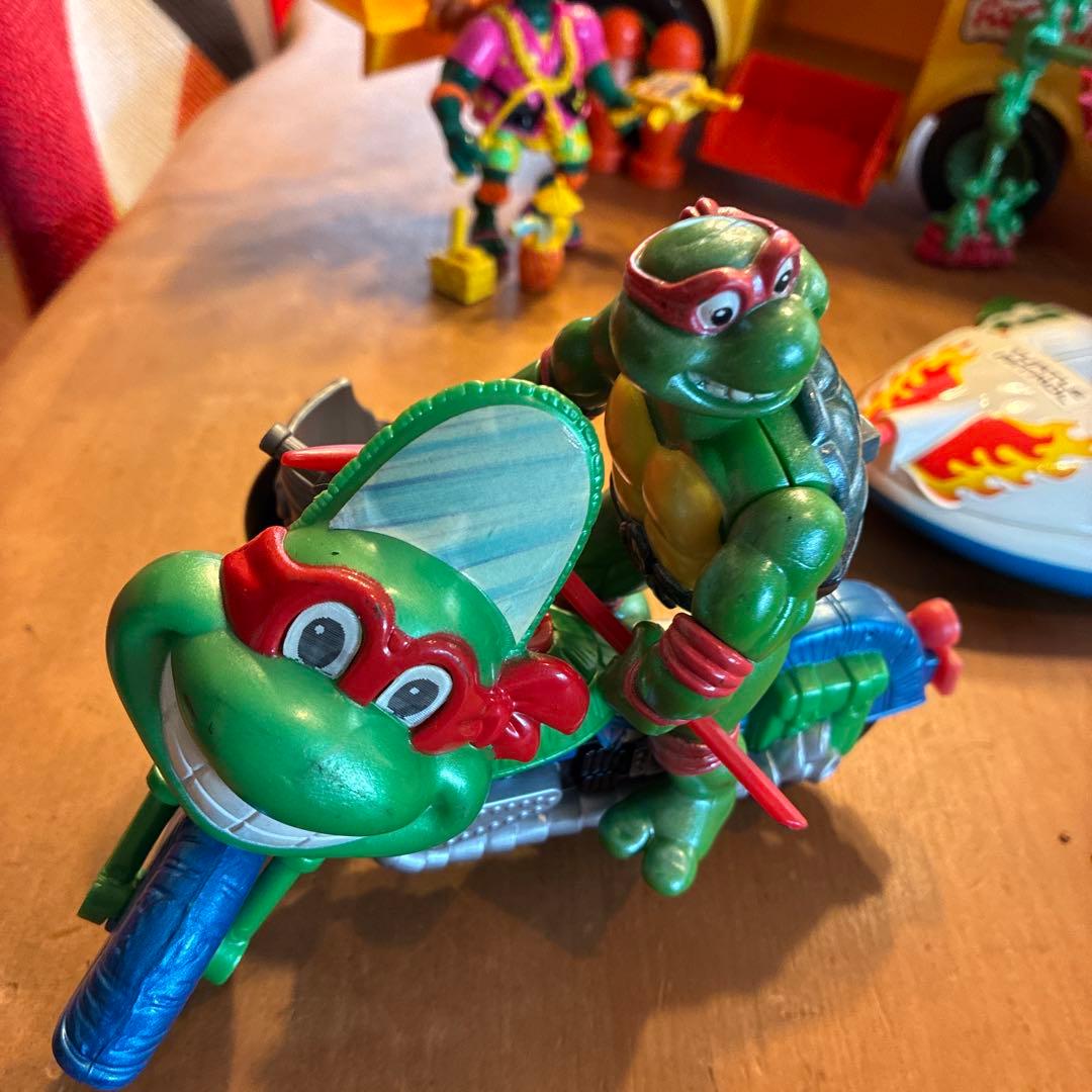 d*2様 ミュータント・タートルズ フィギュア10体とバス・バイク・ボートセット