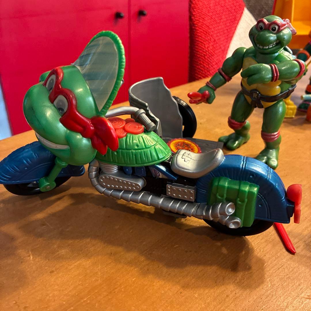 d*2様 ミュータント・タートルズ フィギュア10体とバス・バイク・ボートセット