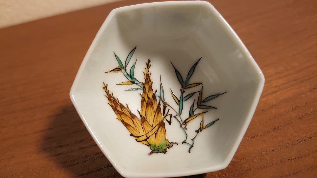 古九谷　八十吉　初代八十吉　徳田八十吉　盃　蔬菜の図　アンティーク九谷焼　１客