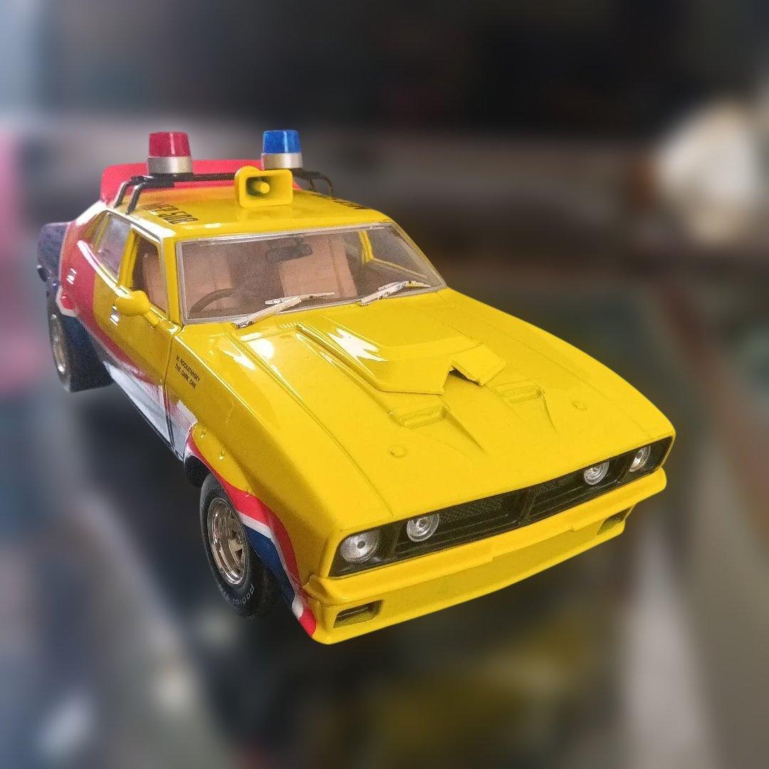 稀少インターセプター ミニカー マックス仕様1/18