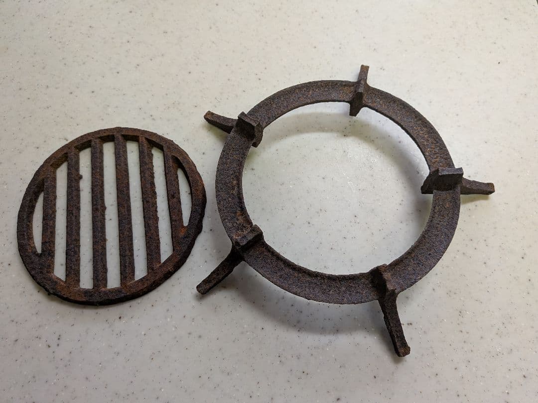 練炭火鉢の五徳と練炭を置く台☆鉄製 - メルカリ