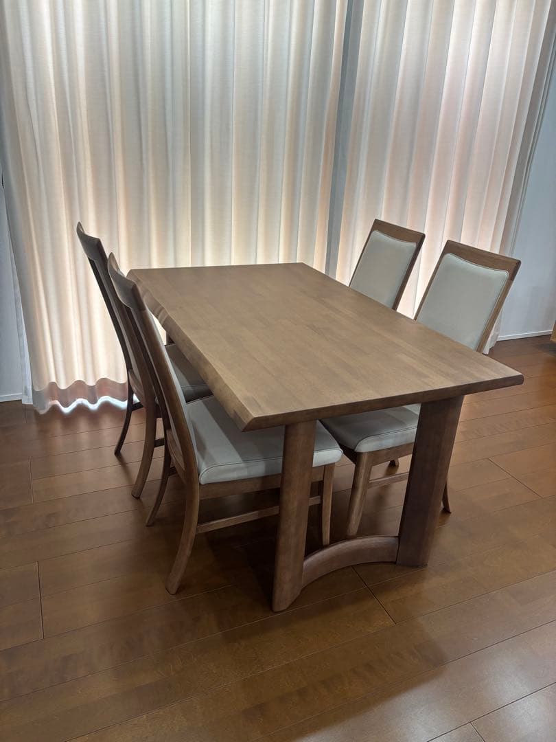 カリモク　ダイニングテーブルのみ　ぴんさん専用