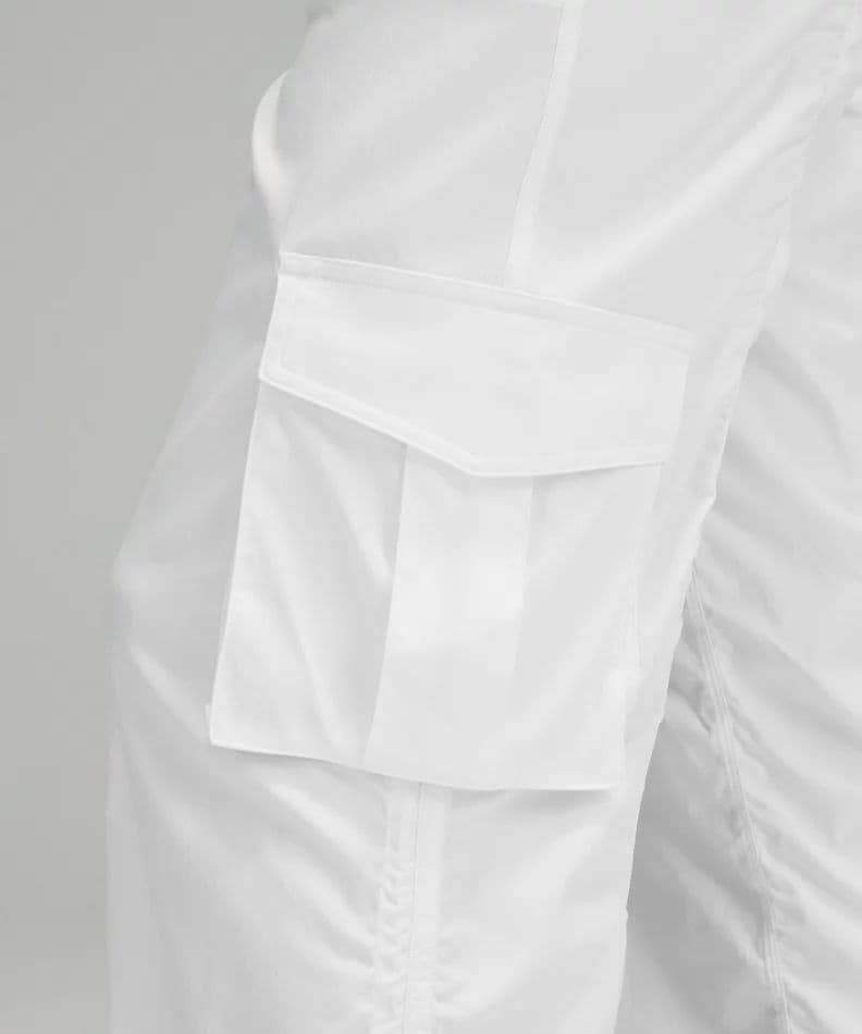 タグ付き!LuLuLemonホワイト カーゴパンツ ドローストリング