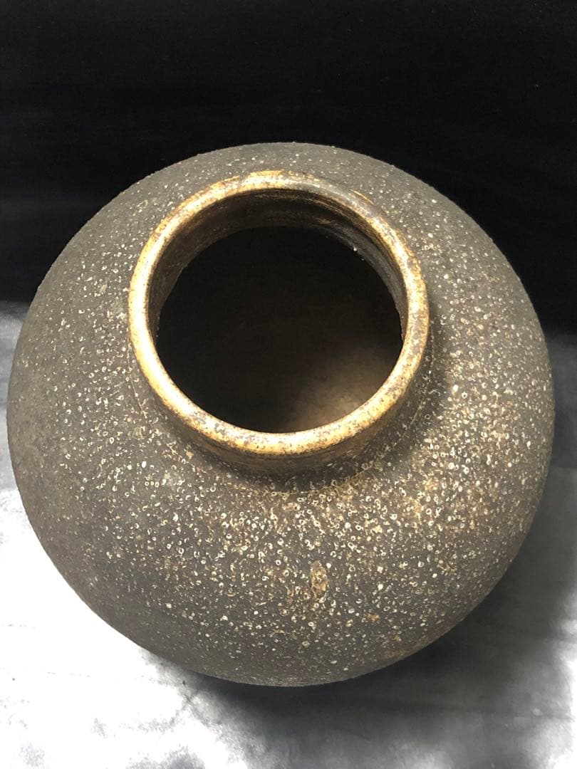 美しい古美術◾️蔵から釉薬のプチプチしたかなり雰囲気のある壺、壷、花瓶が出て来た。