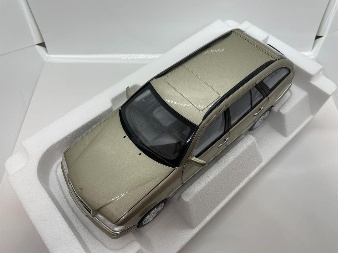 304-037 ノレブ 1/18 ベンツ C-Class T-Model