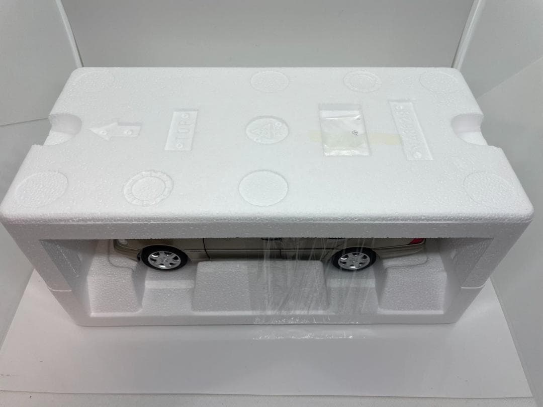 304-037 ノレブ 1/18 ベンツ C-Class T-Model