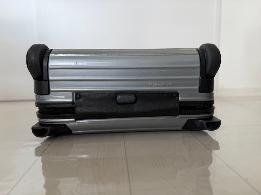 リモワRIMOWA サルサビジネストローリー25Lキャリーケース シルバー
