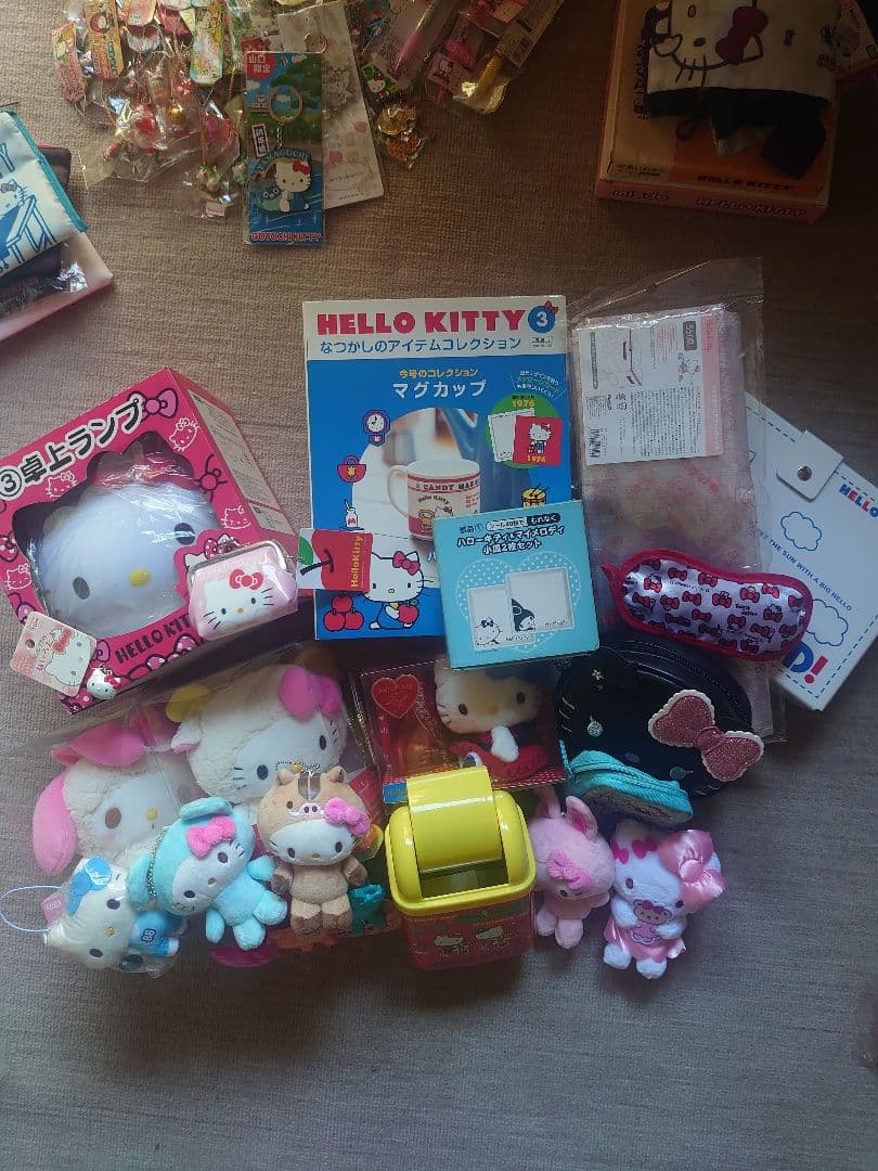 ハローキティご当地&キーホルダー&雑貨セット