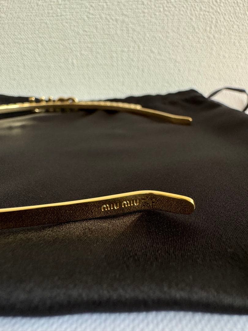 ❤︎美品❤︎ 【MIUMIU 】クリスタルヘアバンド カチューシャ　✨ゴールド✨