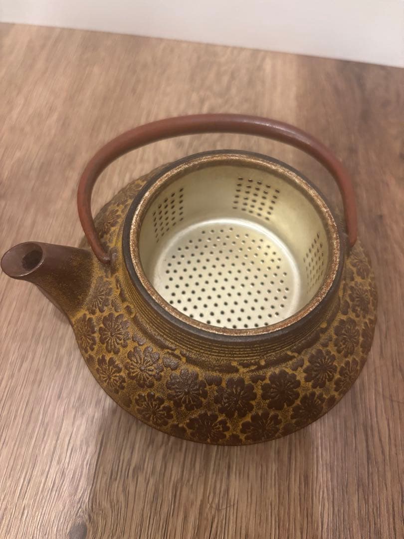 南部鉄器】急須 鉄瓶 照光堂 ブラウン 桜模様 アルミ茶こし付き - メルカリ
