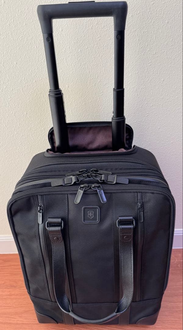 ヴィクトリノックス ブラック ビジネスキャリーケース 拡張可能 伸縮式