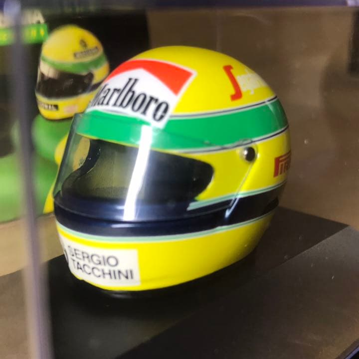ミニチャンプス 1/8アイルトンセナ ヘルメットコレクション1984 - メルカリ
