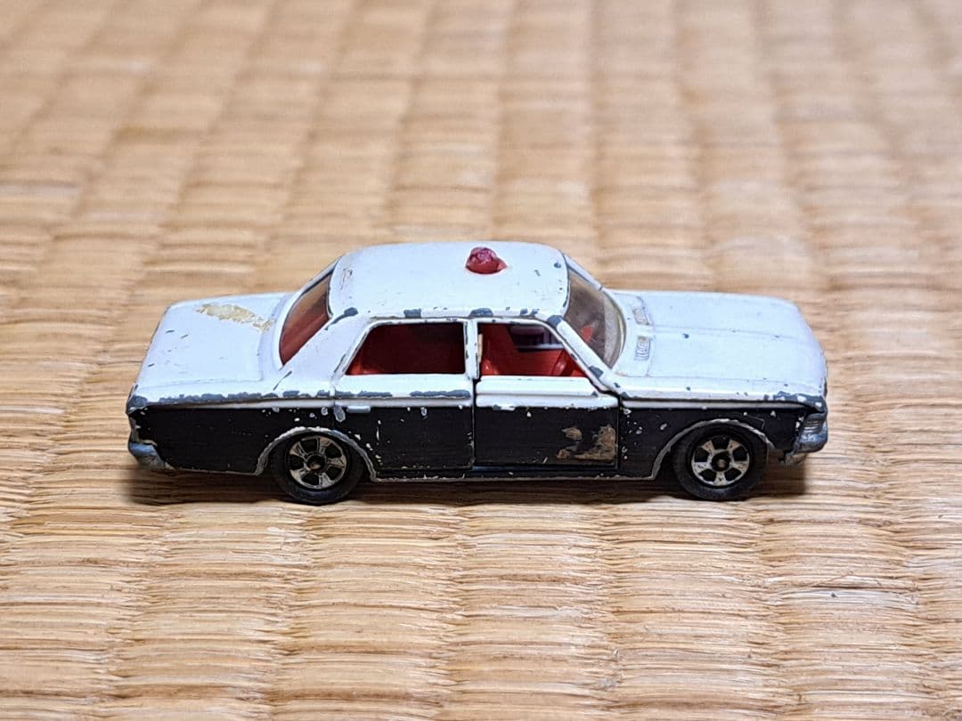 1Aホイール トミカ 黒箱 NO.4 トヨタ クラウン パトロールカー 日本製