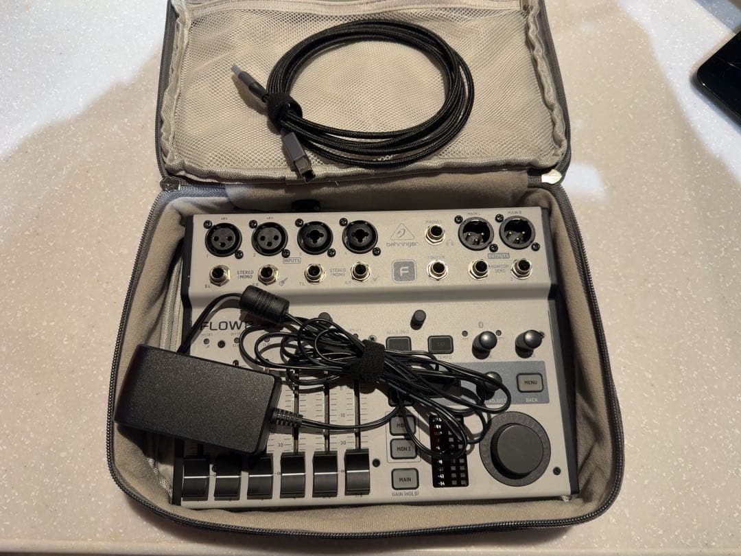 Behringer FLOW 8 デジタルオーディオインターフェイスの通販はau PAY