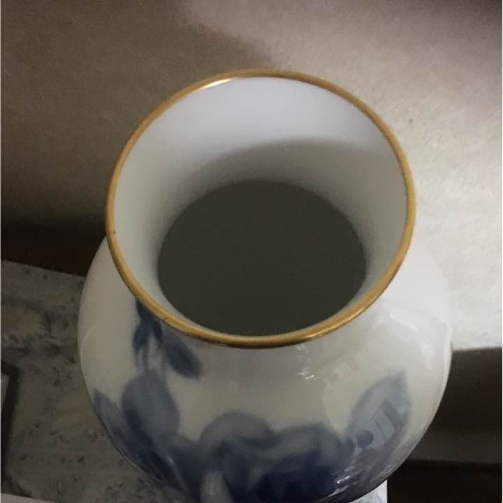 皇室御用達、大倉陶園の壺