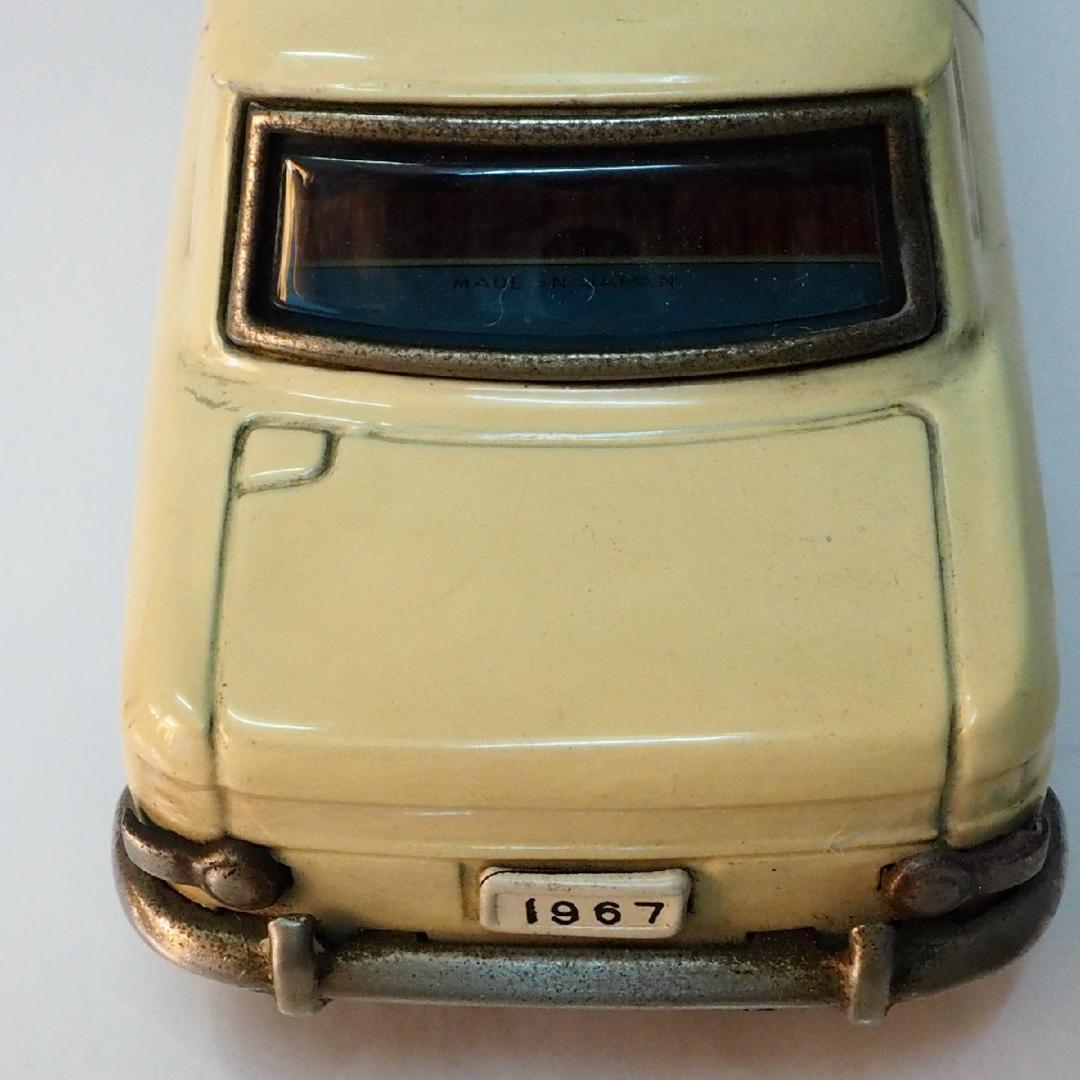 萬代屋【ダットサン ブルーバード410 2ドア白リモコン欠】ブリキ製ミニカー箱無