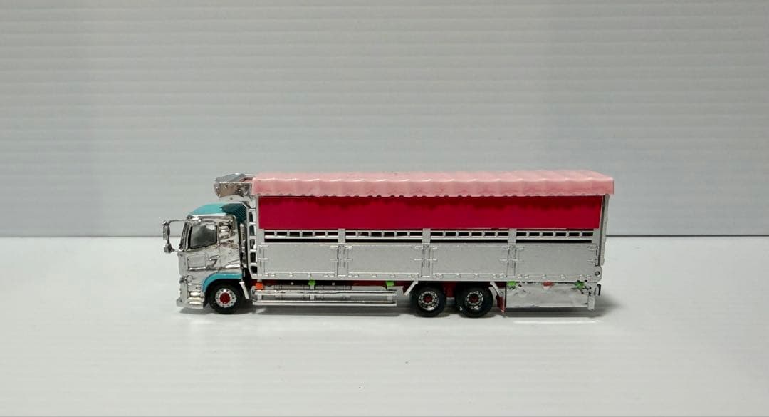 牛２頭付き ＵＤトラックスクオン　家畜運搬トラック　べこ車　トラックコレクション