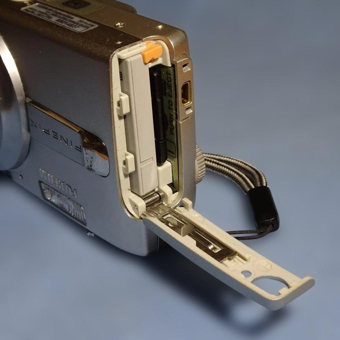 フジフイルム FinePix j50 8.2MP コンパクトデジタルカメラ