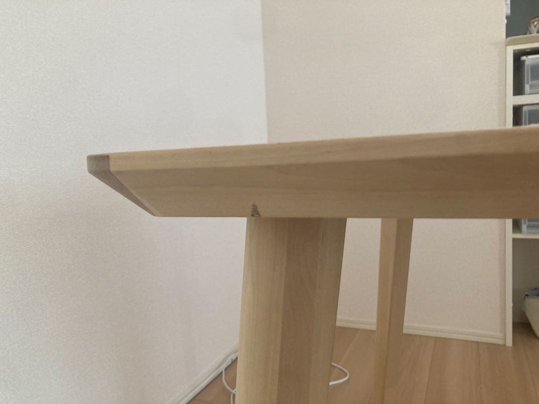 IKEAリーサボー　ダイニングテーブル