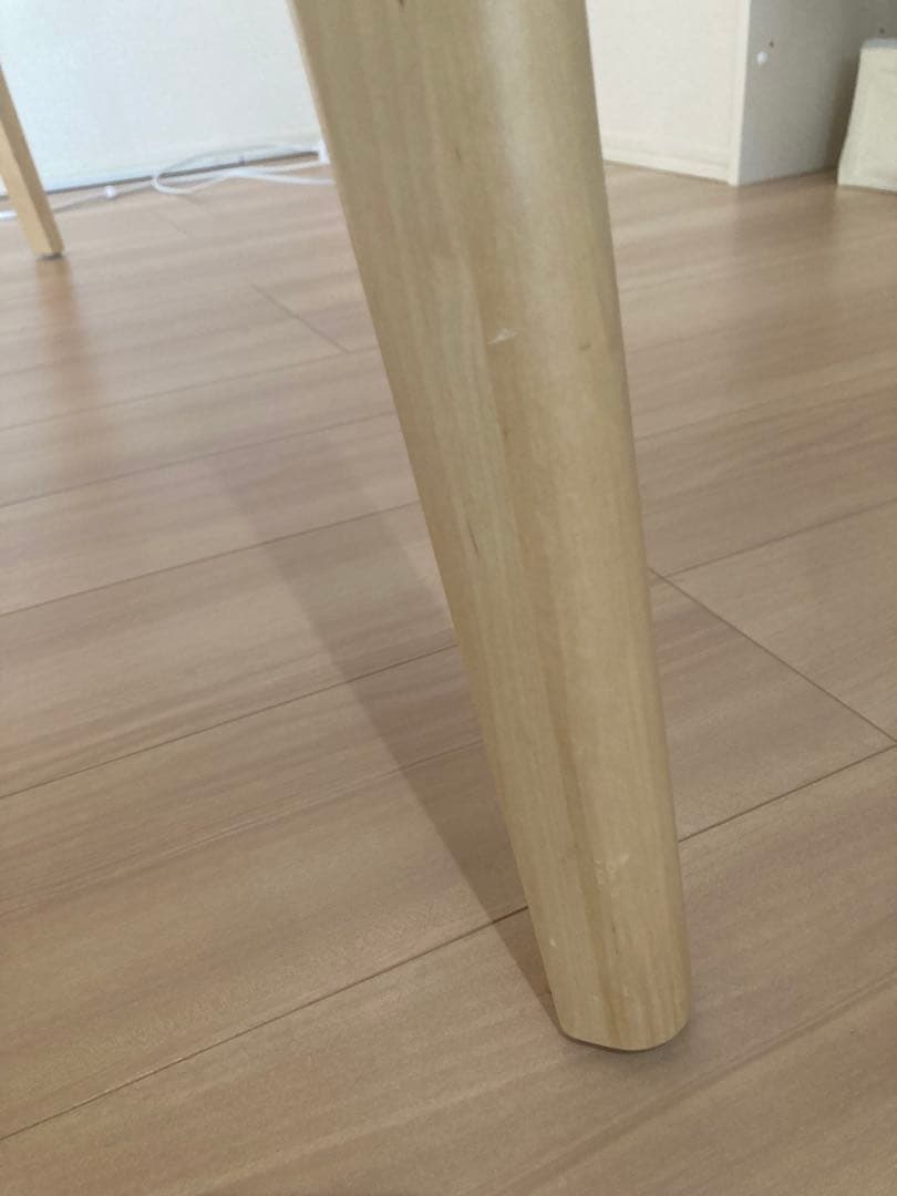 IKEAリーサボー　ダイニングテーブル