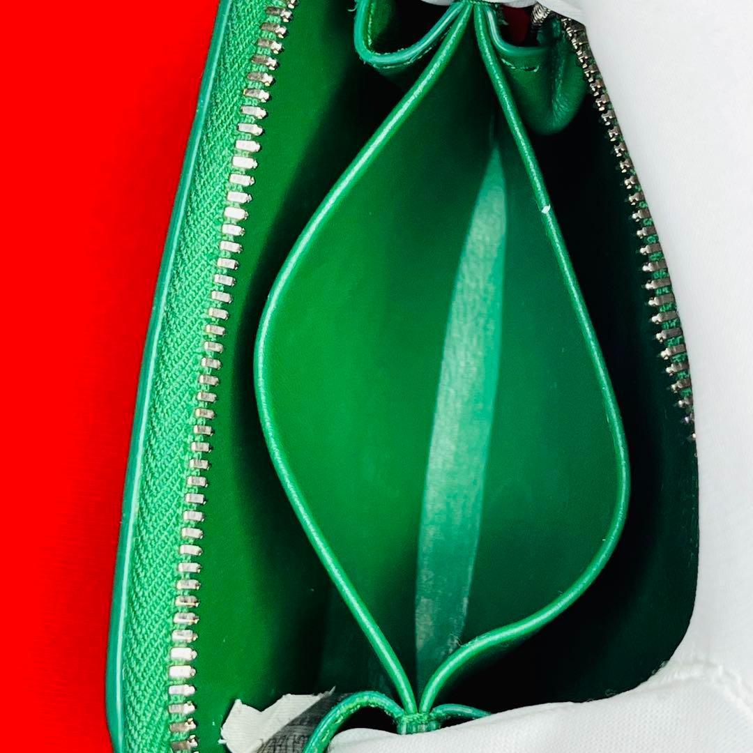 BOTTEGA VENETA イントレチャート ケース エメラルドグリーン