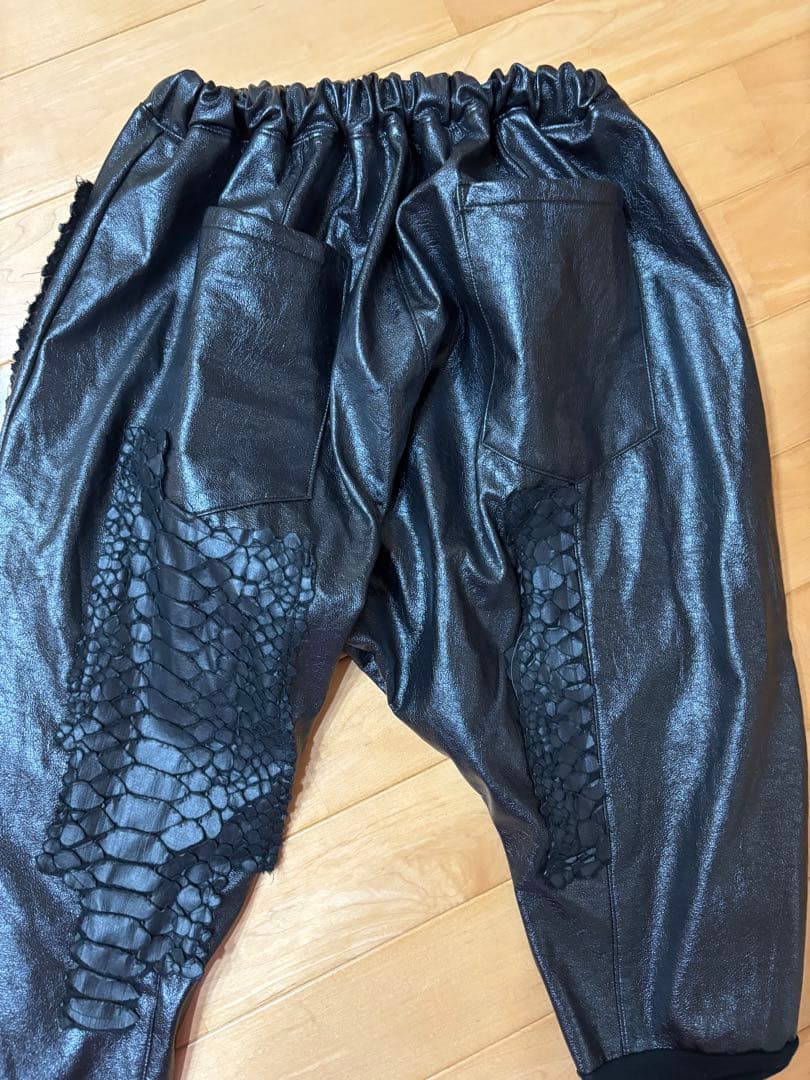 h.naoto 合皮　黒 サルエルパンツ　ブラック