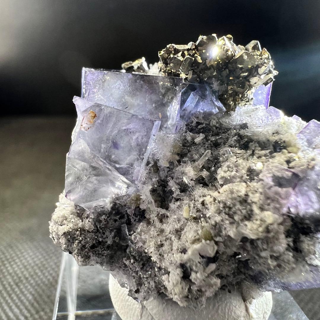 ヤオガンシャン産パイライトが美しい‼︎ 「藤紫色」フローライト