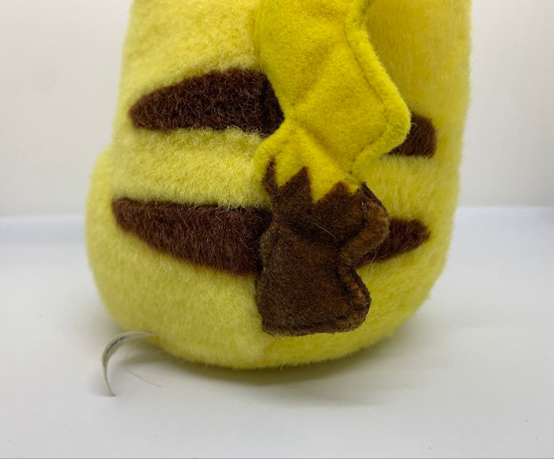 ポケモン　ピカチュウ　トミー　ぬいぐるみ