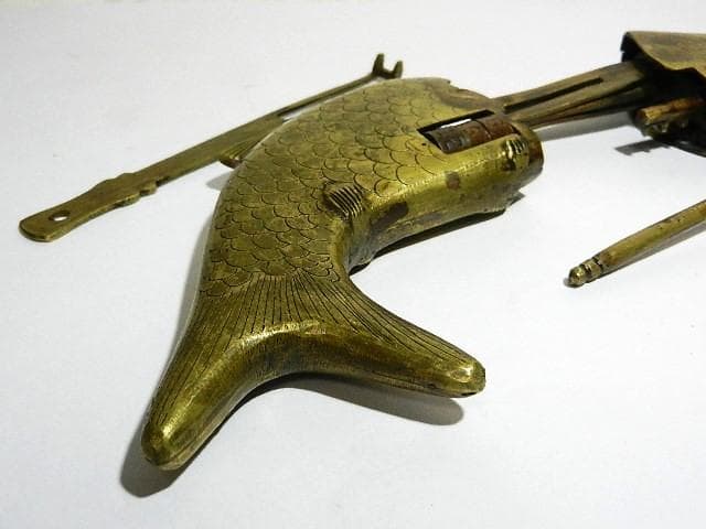 李朝（李氏朝鮮）のアンティーク魚型錠前（二重ロック機構の希少