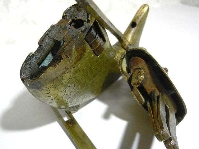 李朝（李氏朝鮮）のアンティーク魚型錠前（二重ロック機構の希少