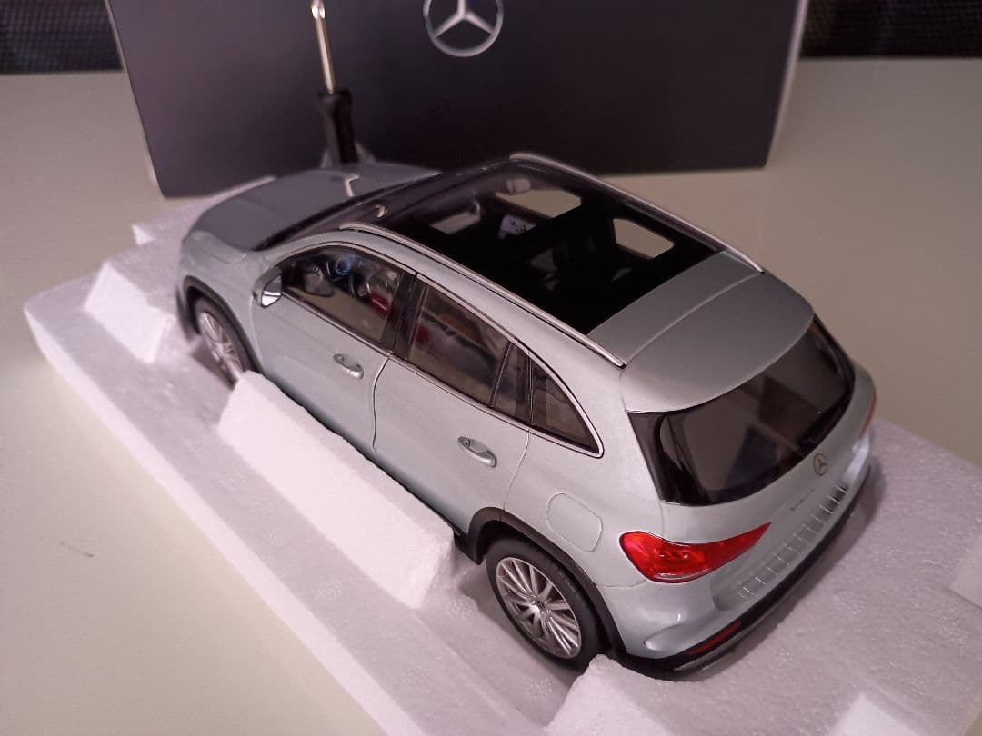 メルセデス特注 メルセデスベンツ GLA Mercedes Benz 1/18