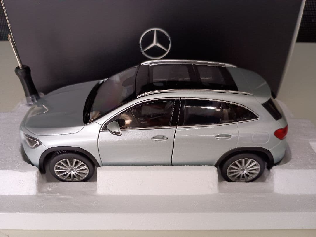 メルセデス特注 メルセデスベンツ GLA Mercedes Benz 1/18