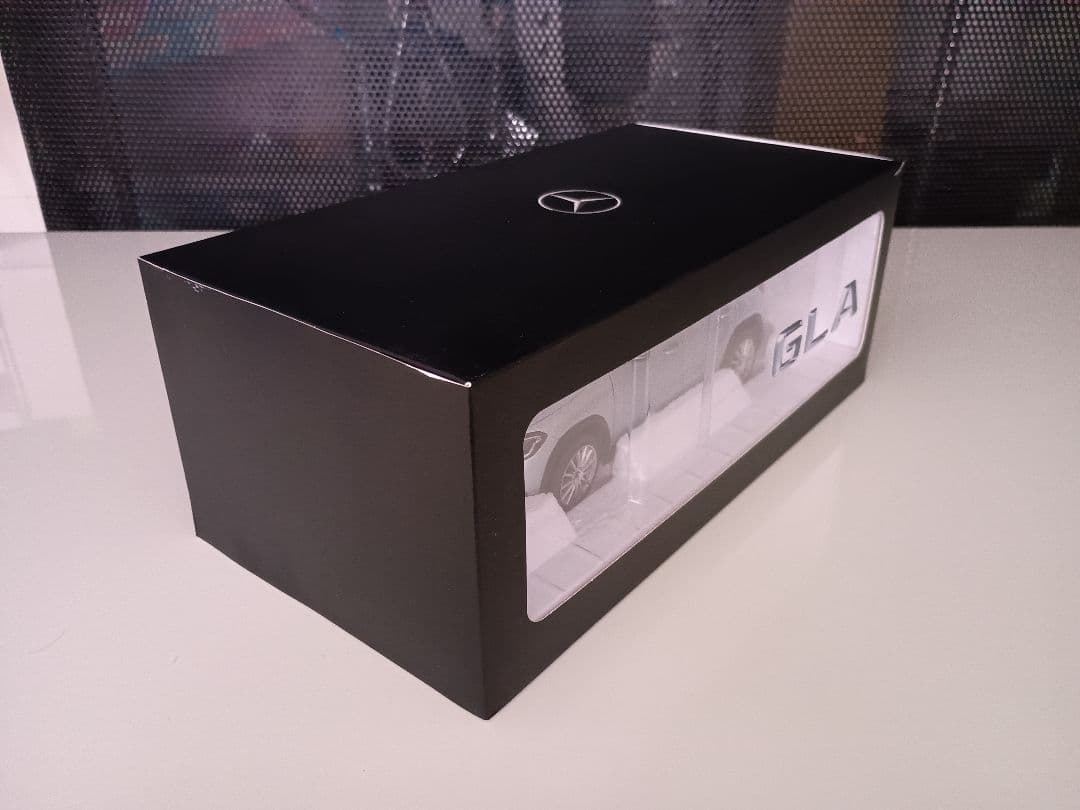 メルセデス特注 メルセデスベンツ GLA Mercedes Benz 1/18