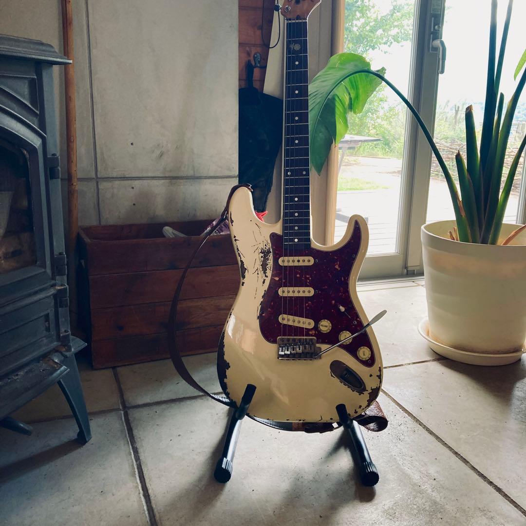 ストラトキャスター レリック加工 squier by fender