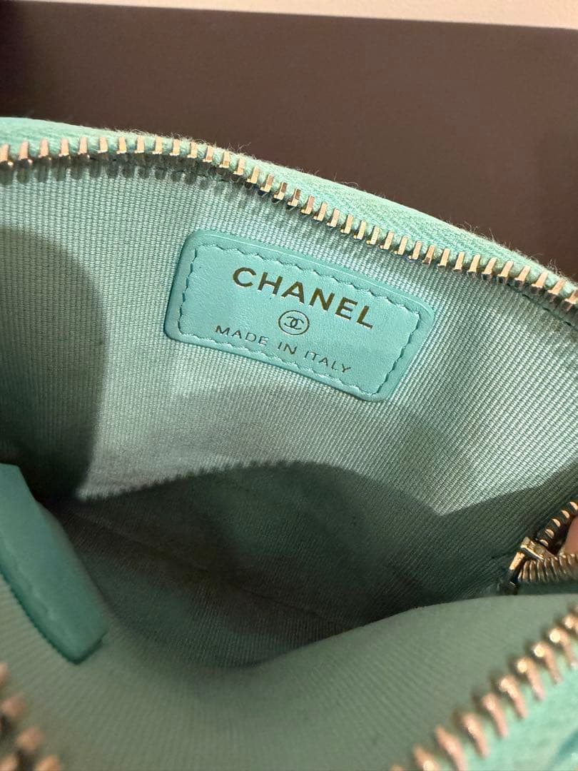 CHANEL マトラッセ　キャビアスキン　ラウンドジップケース