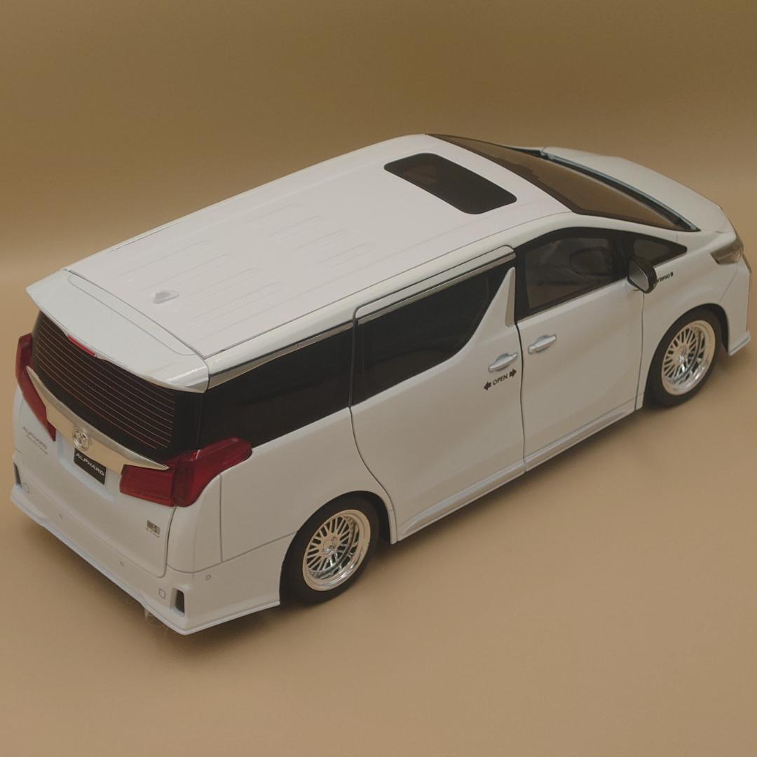 1/18 トヨタ アルファード ホワイト サウンド＆ライト ダイキャストミニカー