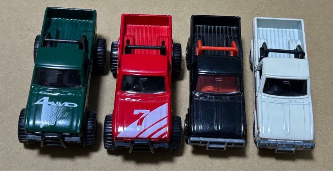 トミカ トヨタ ハイラックス4WD 4台セット