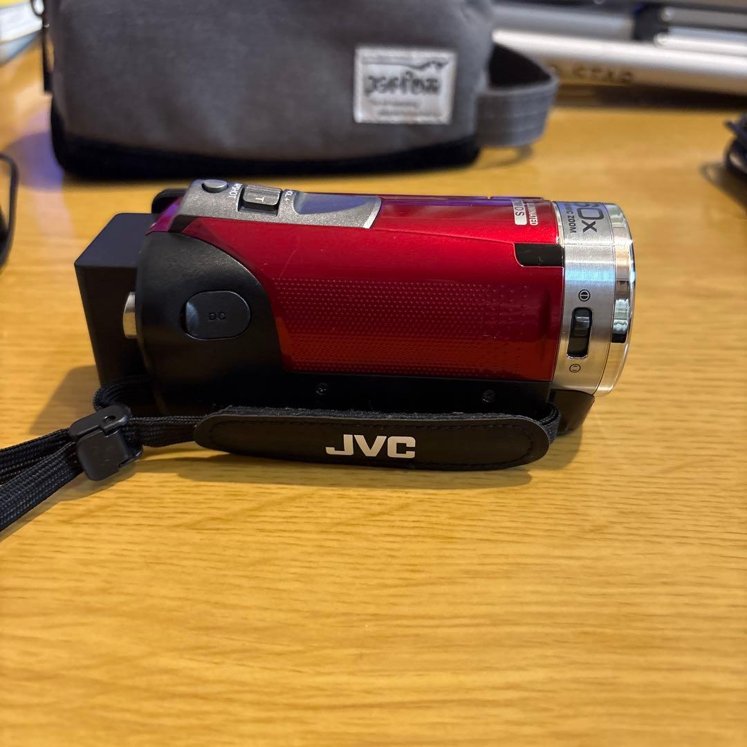 【動作品】JVC ビデオカメラ 赤色 三脚 HDMIケーブル付き