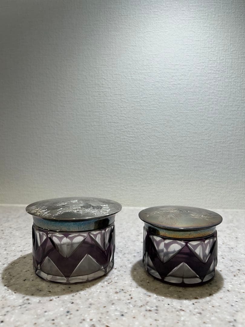 昭和レトロ　アンティーク切り子紫ガラスと銀色の蓋のセット三越 昭和レトロ アンティーク切り子紫ガラスと銀色の蓋のセット三越 昭和