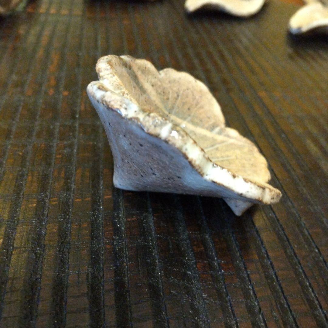 葉の形陶器製大皿等 木製台付き12点セット 工芸焼き物