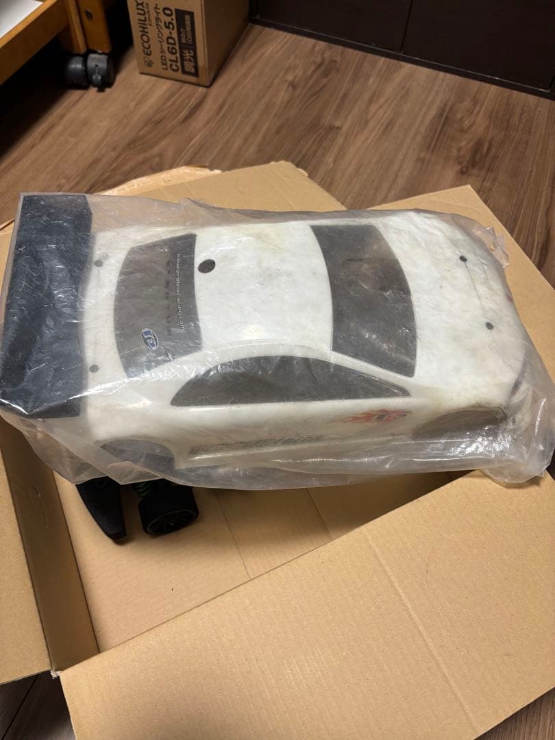 京商　エンジンラジコンカー