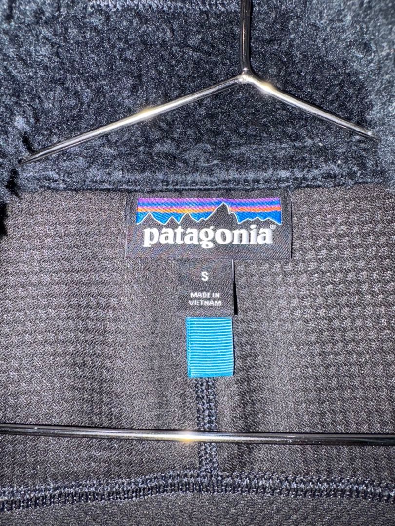 patagonia フリースベスト ブラック/ブルー