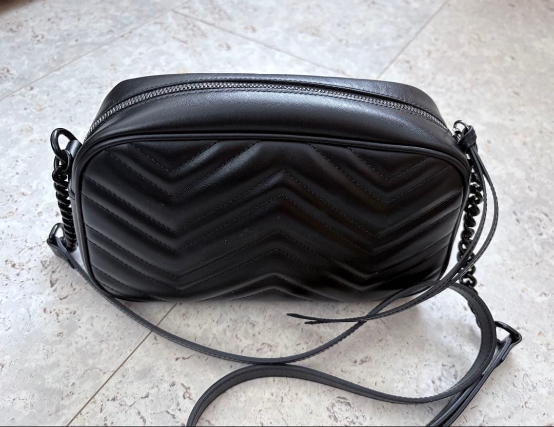 GUCCI GGマーモント キルティング スモール ショルダーバッグ