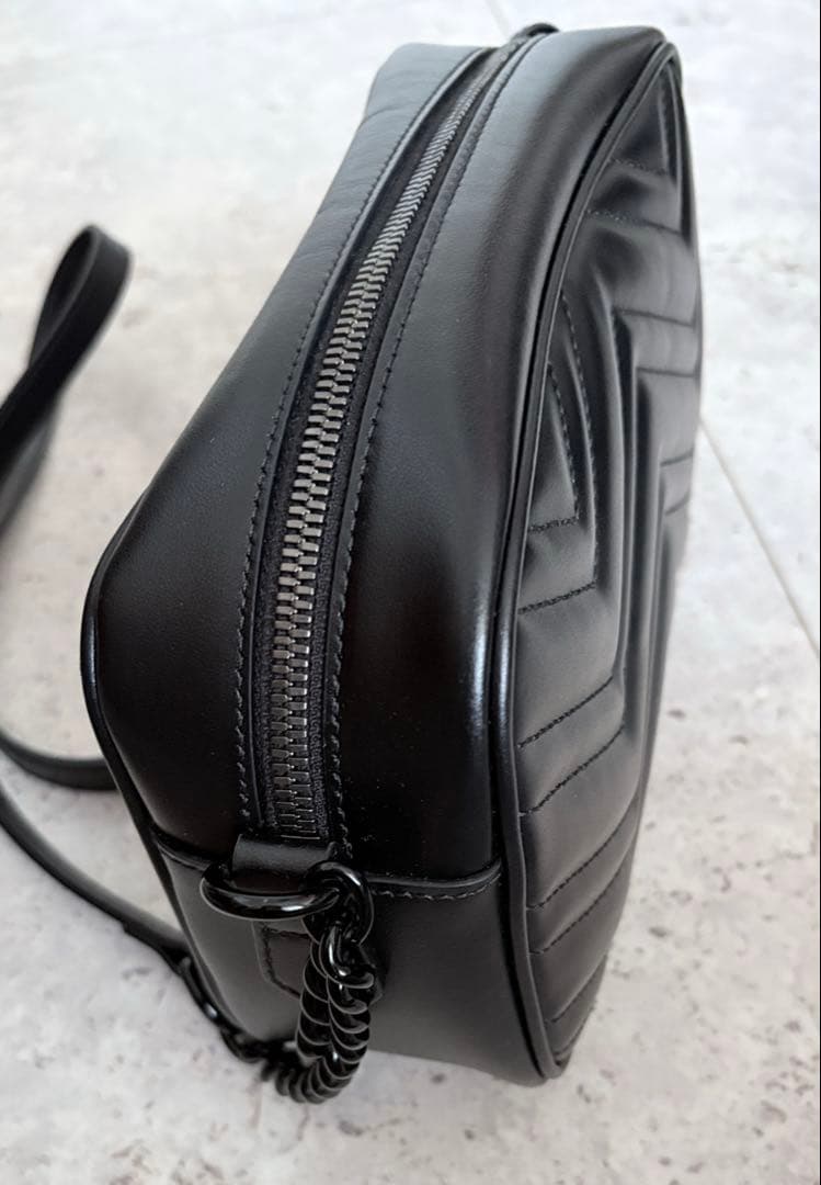 GUCCI GGマーモント キルティング スモール ショルダーバッグ